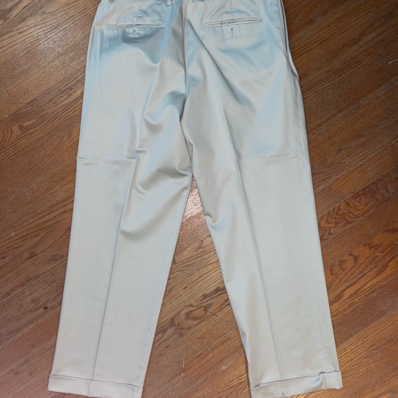 Dockers classic fit D3 khakis. Waist 33 length 30 - Picture 2 of 6